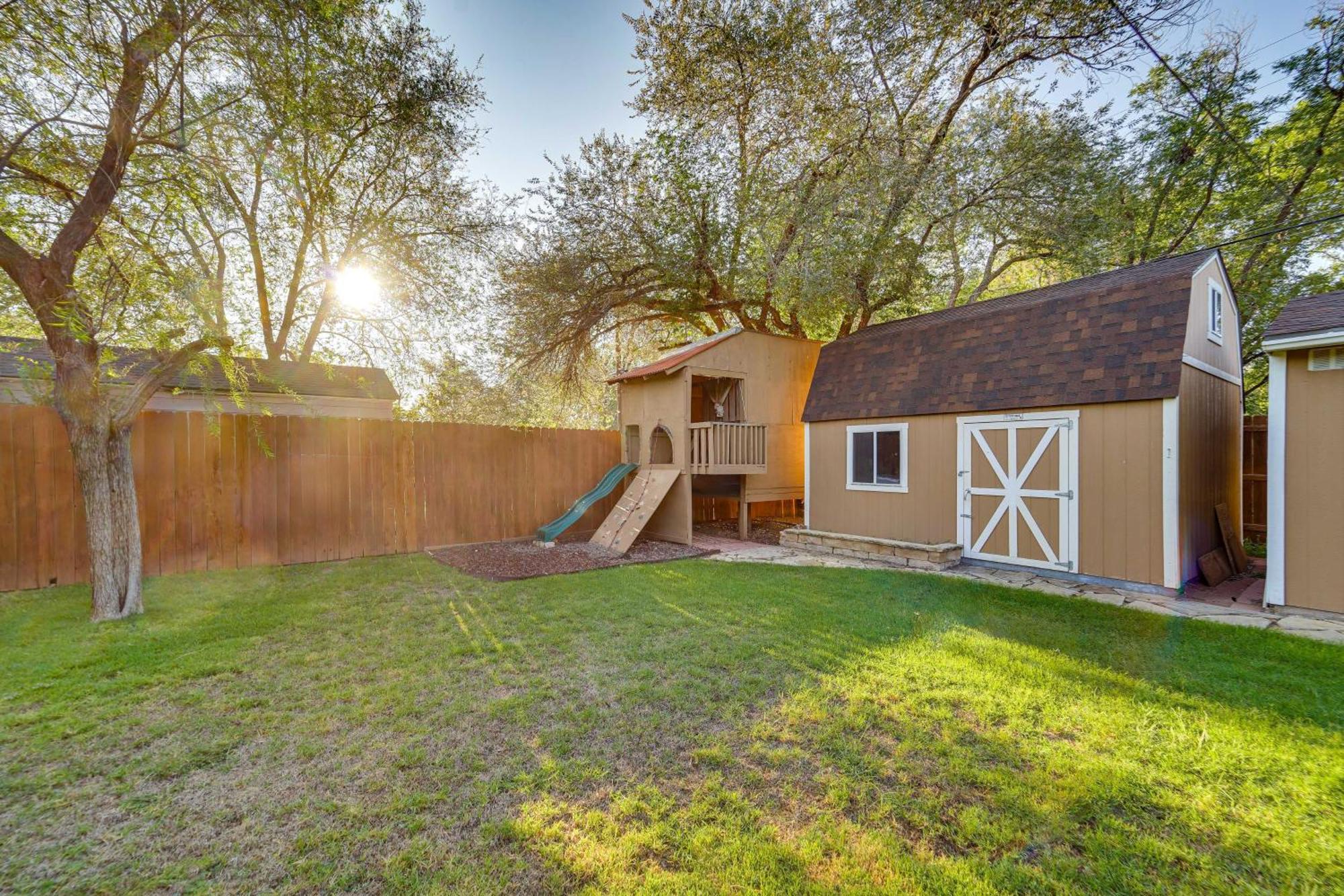Lovely Lubbock Home With Furnished Deck And Grill Экстерьер фото